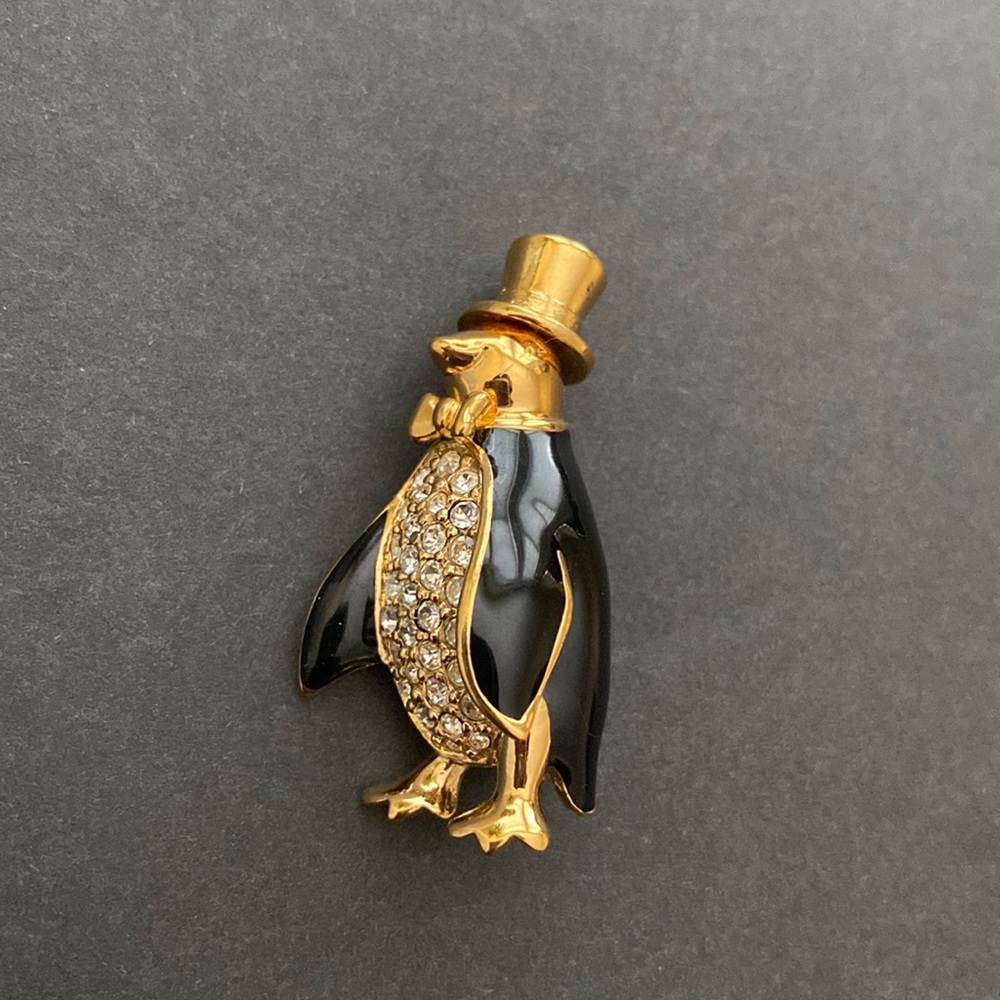 Swarovski Penguin Top Hat Bezel Crystal Brooch 1980s Era